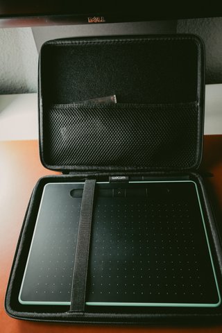 Wacom Intuos M Bluetooth + Funda