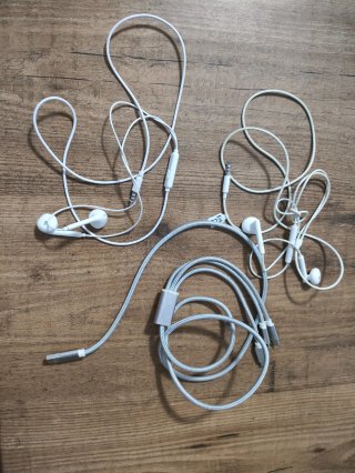 Lote de Cables y Auriculares