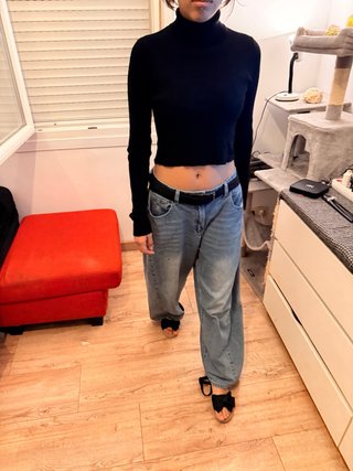 Top negro cuello alto crop S