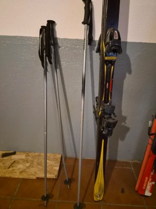 Esquís Salomon con bastones