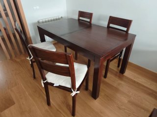 Set de 4 Sillas de Comedor marca Banak de Teca