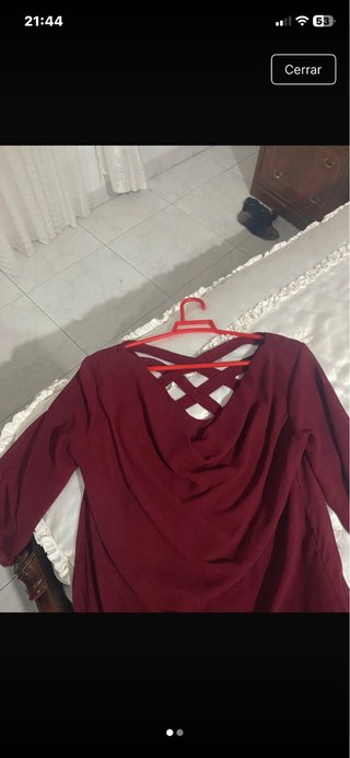 Camisa Burdeos con Detalle en la Espalda