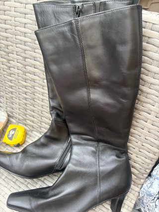 Botas altas de cuero negro