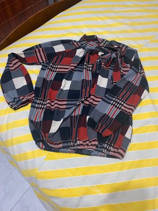 Camisa de Cuadros con Nudo en el Cuello