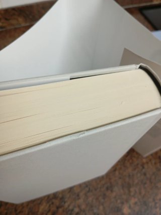 Estuche El tiempo entre costuras y Sira