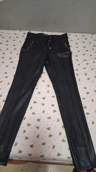 Pantalones de polipiel negros ONLY