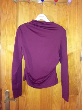 Top de manga larga morado