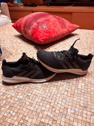 Zapatillas Adidas Negras y Grises