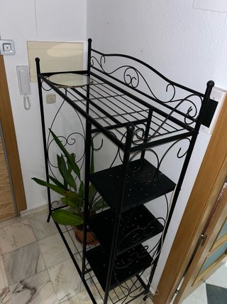 Estantería metálica negra