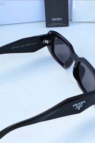 Gafas de sol negras