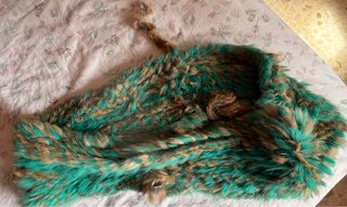 Cuello pelo sintético marrón y turquesa