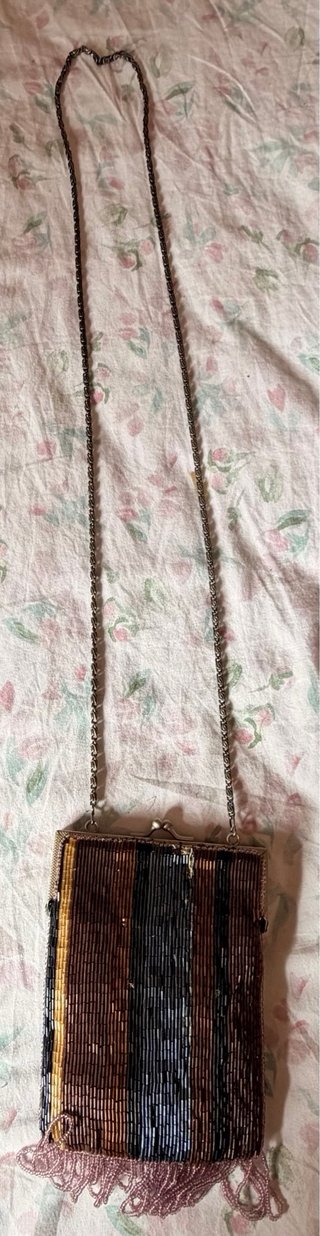 Bolso de mano con abalorios