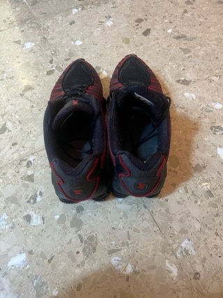 Nike Shox negras y rojas