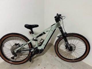 Bicicleta Eléctrica Cube stereo hybrid
