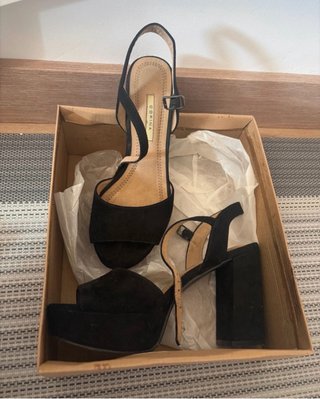Sandalias de tacón negras Corina