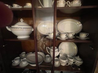 Vajilla porcelana, bandejas tazas platos tetera ..