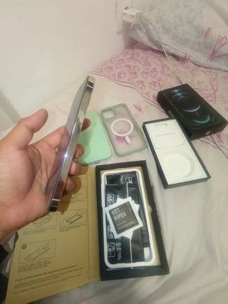 iPhone 12 Pro 256GB Plata 87% Batería 3 forros