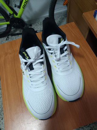 Zapatillas Fila Blancas y Verdes