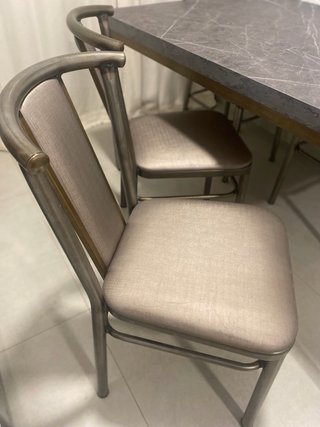 Mesa y 4 Sillas Estilo Moderno