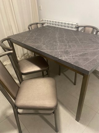 Mesa y 4 Sillas Estilo Moderno