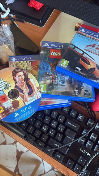 PlayStation 4 (PS4) con Volante e Giochi