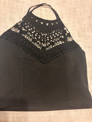 Top Negro con Detalle de Encaje