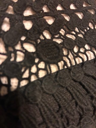 Top Negro con Detalle de Encaje
