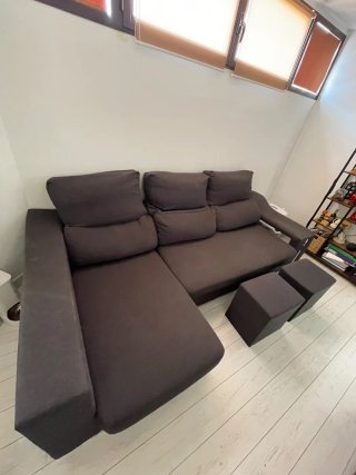 Sofá Cama con Dos Puffs