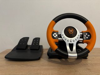 Volante Gaming con Pedales