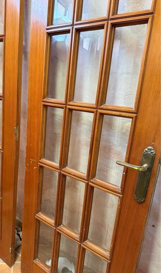 Puerta de Madera con Cristales