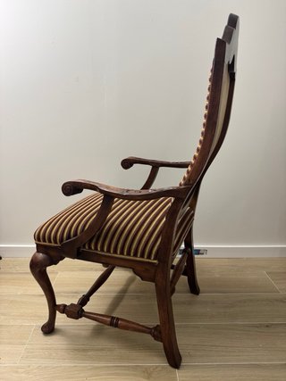 Sillón clásico antiguo restaurado