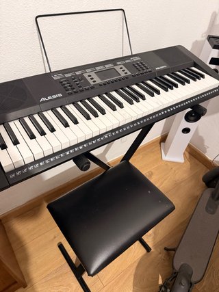 Piano Alesis con Soporte y Banqueta