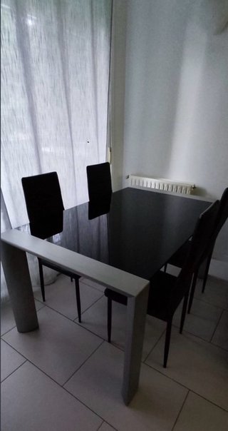 Mesa Comedor Cristal Negro y Metal