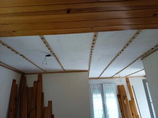 Friso decorativo de madera para techo o pared