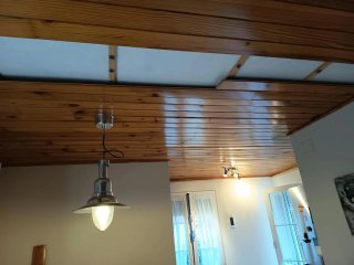 Friso decorativo de madera para techo o pared