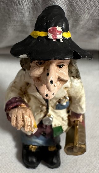 Figura de Resina Bruja Doctora Vintage