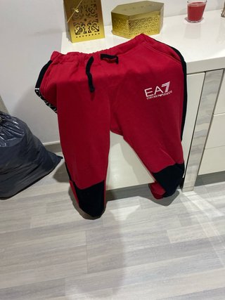 Sudadera EA7 Emporio Armani Negra y Roja