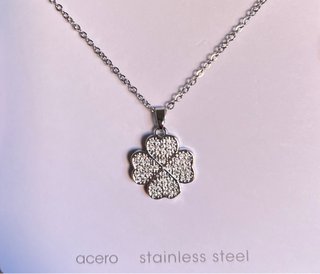 Collar Plata con Colgante Trébol Corazones.