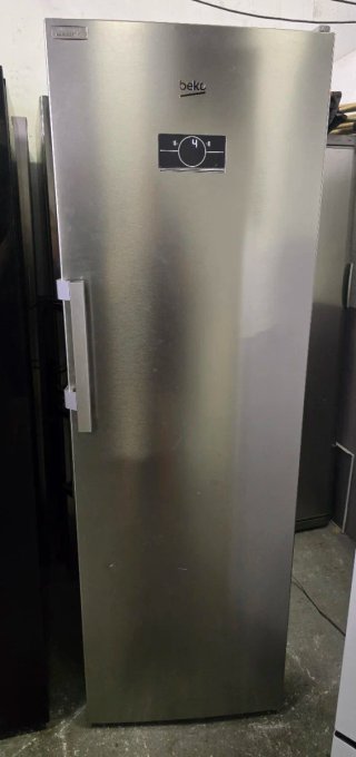 Solo Nevera Beko Acero Inox Nueva de Tara 180€
