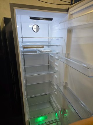Solo Nevera Beko Acero Inox Nueva de Tara 180€