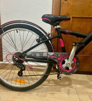 Bicicleta infantil B'TWIN rosa y negra