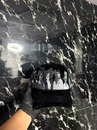 Gorra Negra con Estampado