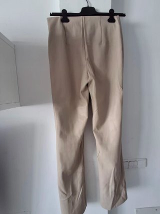 Pantalones de cuero  Beige Zara Talla L