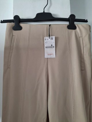 Pantalones de cuero  Beige Zara Talla L