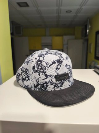 Gorra Blackskies Blanca y Negra