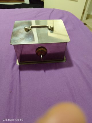 Caja de caudales metálica