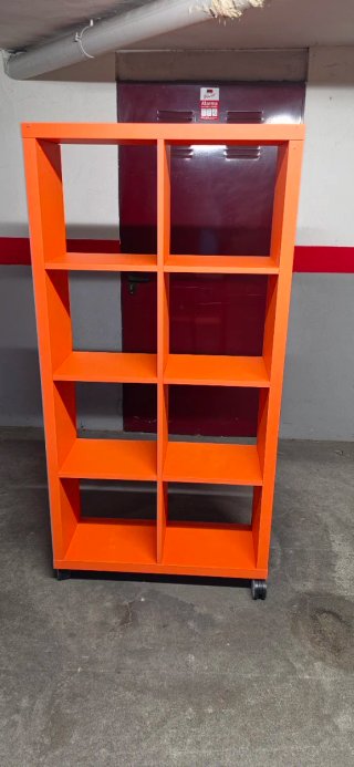 Estanteria naranja