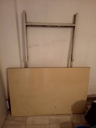 Tavolo da disegno pieghevole in legno e metallo