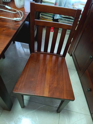 Mesa de Comedor con 4 Sillas de Madera