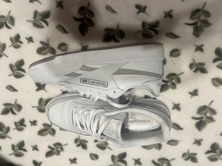 Zapatillas Reebok Blancas y Grises